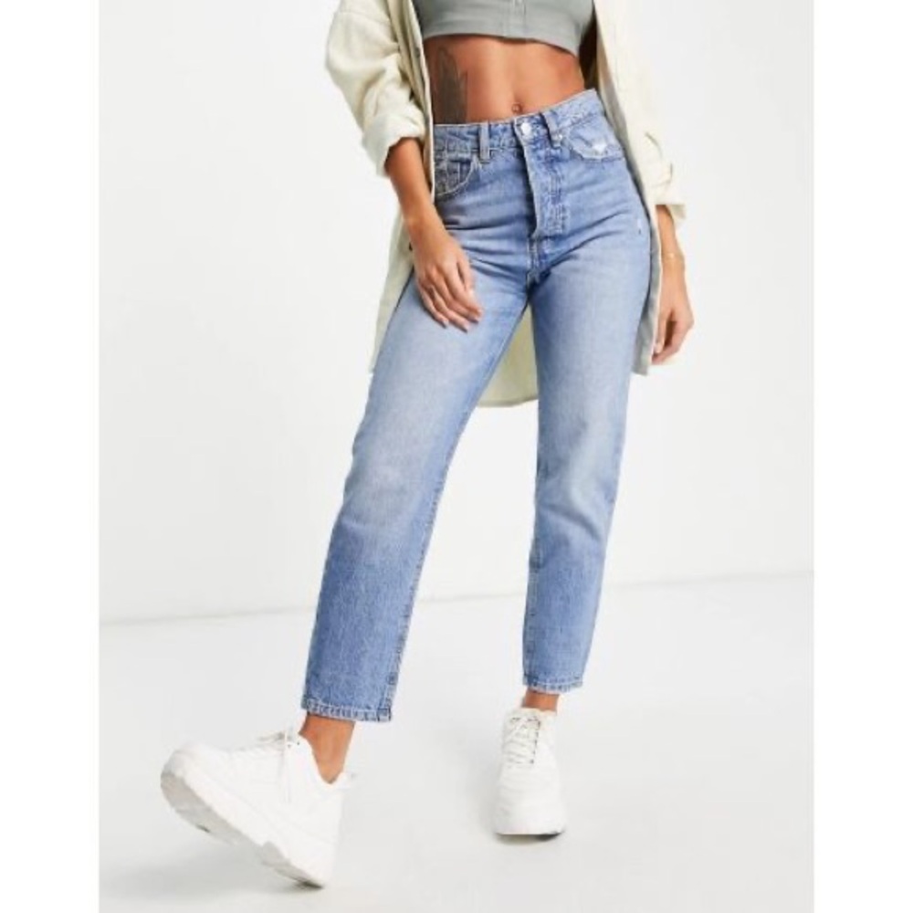Stradivarius “Mom Jeans” - Light Wash